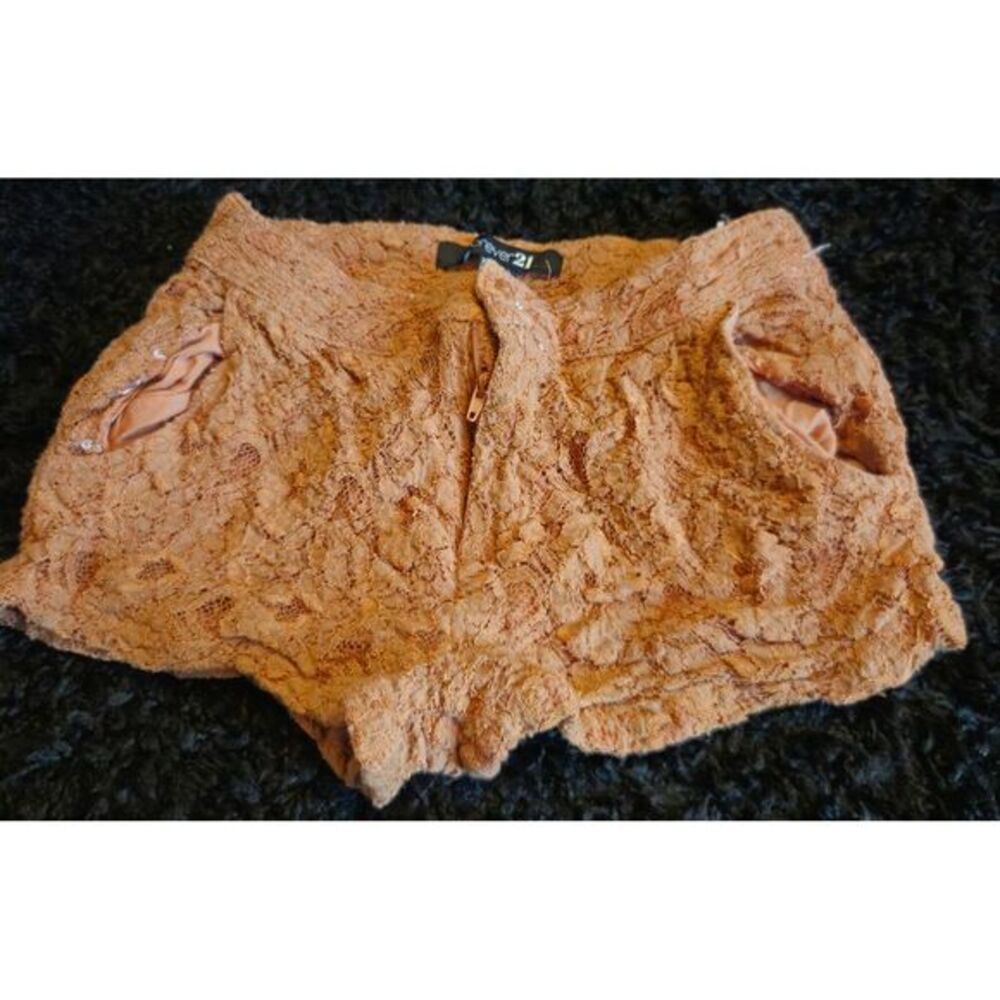 womans‎ shorts